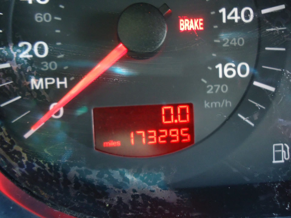 Audi A6 Quattro 2005 sedán 3,2 L AWD A/T velocímetro cuadro de instrumentos 173.295 Foto 4 de 4