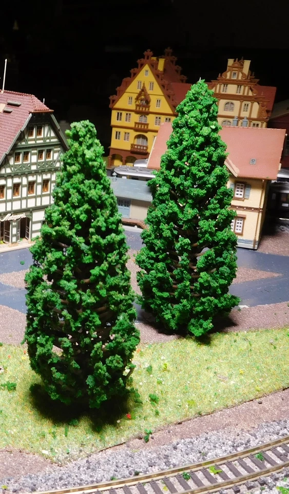 10 dunkelgrüne Tannen, Nadelbäume, je 5 Stück 130 mm und 150 mm hoch - Bild 4 von 4