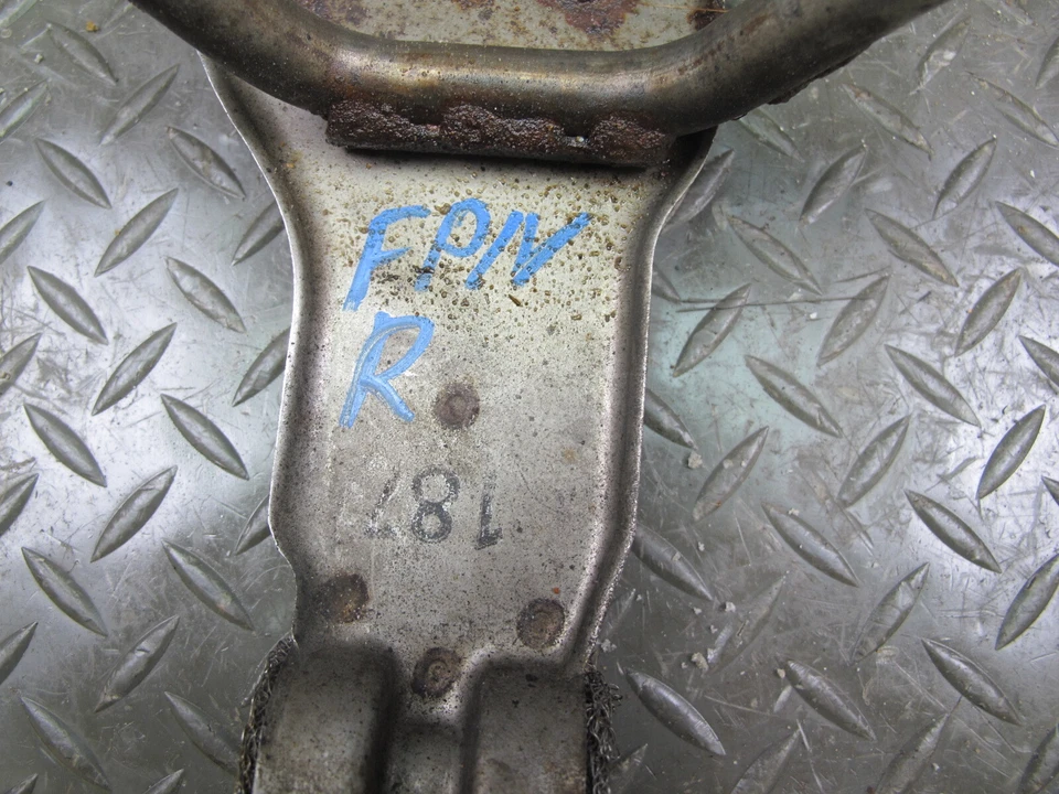 1999 - 2001 年 PORSCHE 911 996 3.4L 后部 RIGH PASS 侧出口支架支架套装 — 第 2/4 张图片