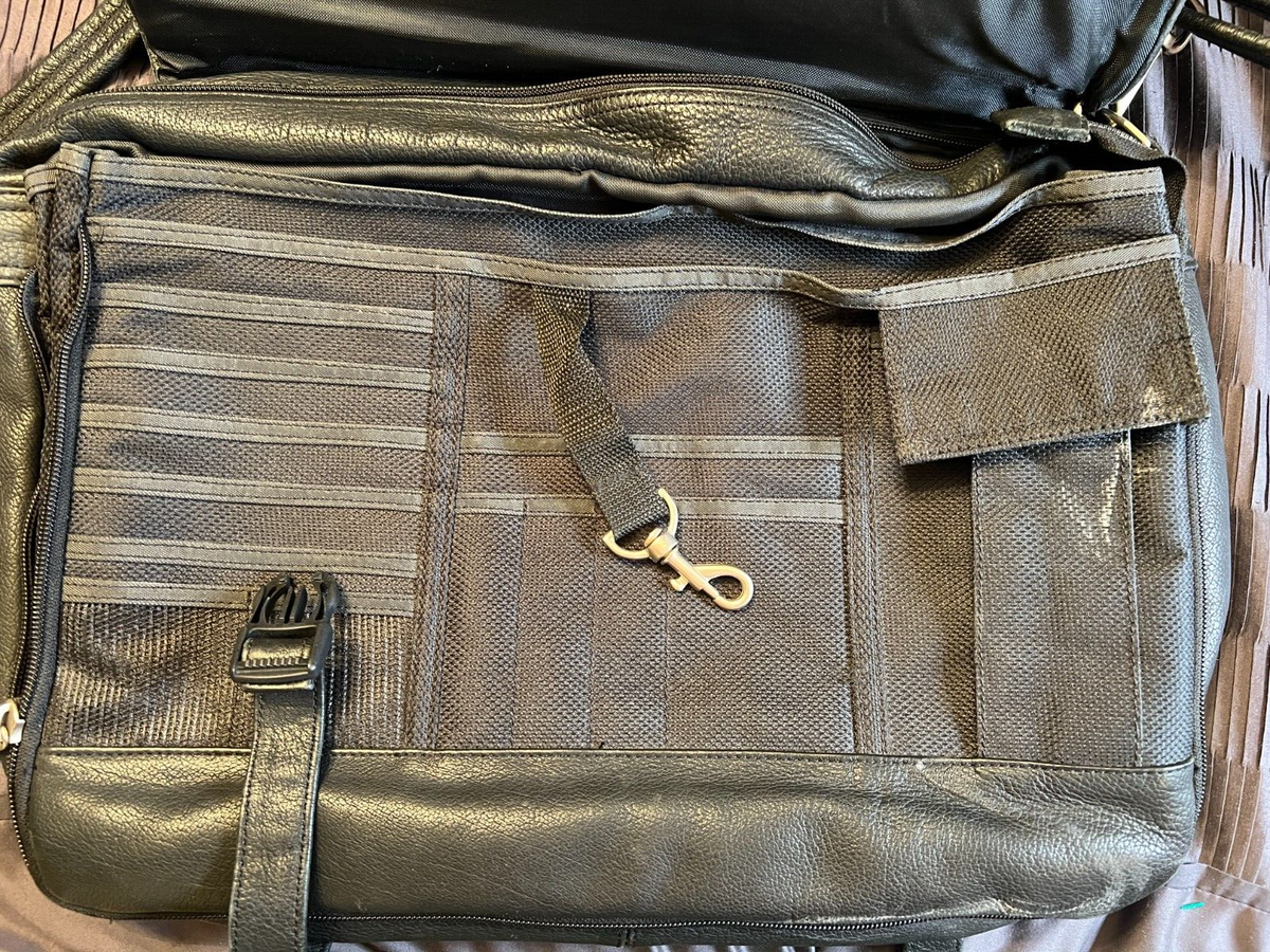 Canyon Outback Leather Goods Black Laptop Bag Apple Logo 17 in x 