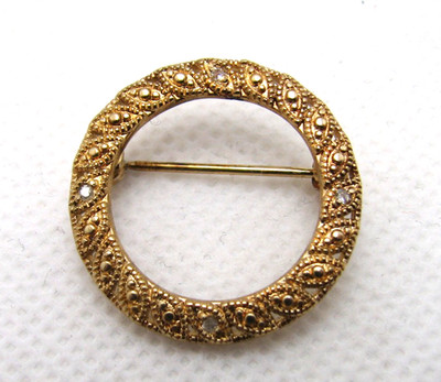 Vintage Signed JC Gold Filled Circle Brooch Pin w/Small Diamond Accents