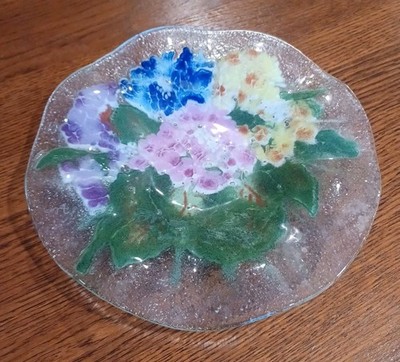 Folio Fused Art Glass Dish Hydrangeas Floral Ruffled Edge Signed 10 1/4  EUC