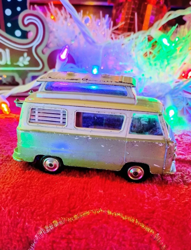 Двухцветный зеленый винтажный фургон-автоприцеп Corgi Toys 420 Ford Thames - Изображение 4 из 4