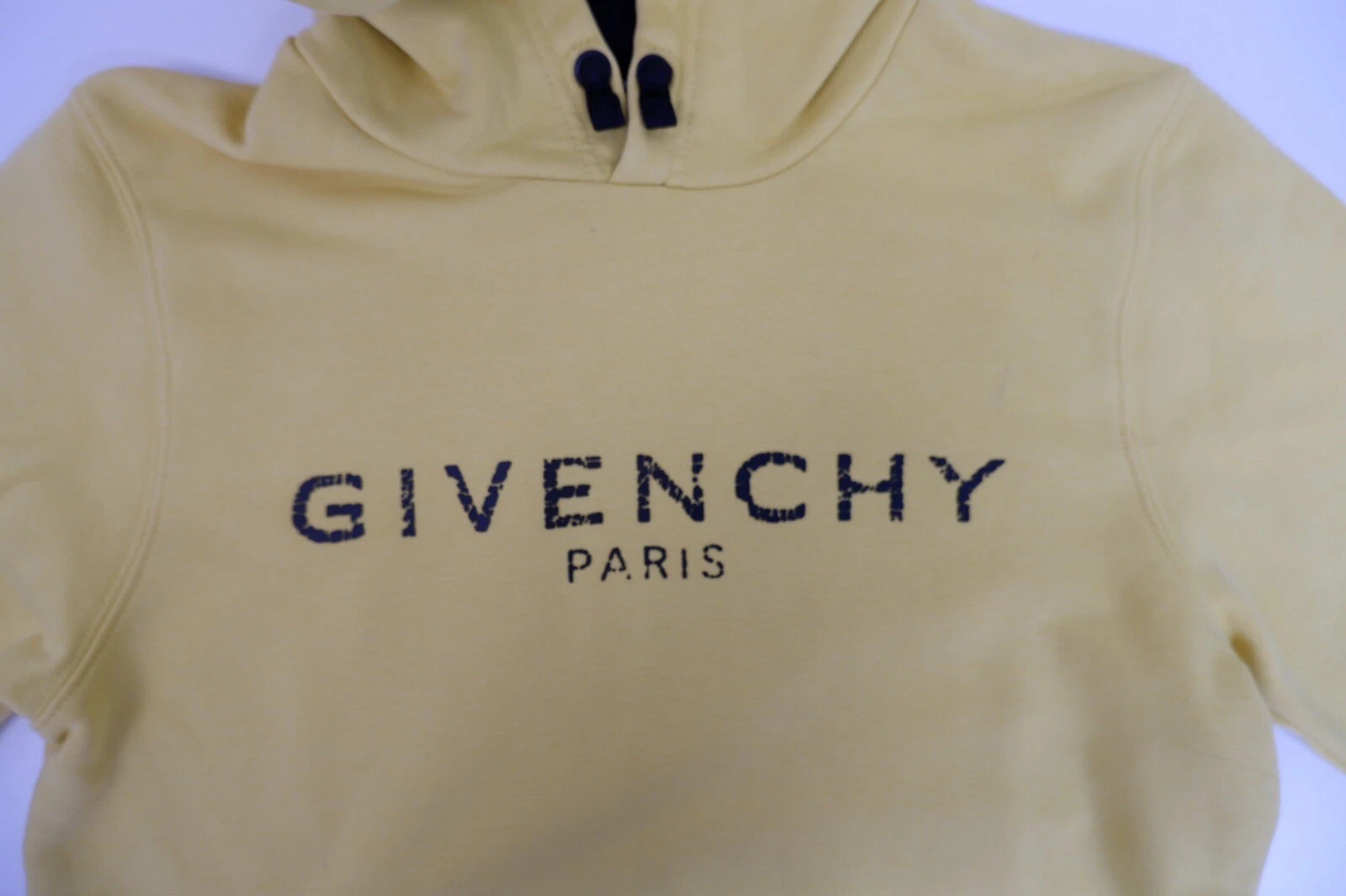 Felpa con cappuccio Givenchy ragazzi età 12+ gialla in perfette condizioni