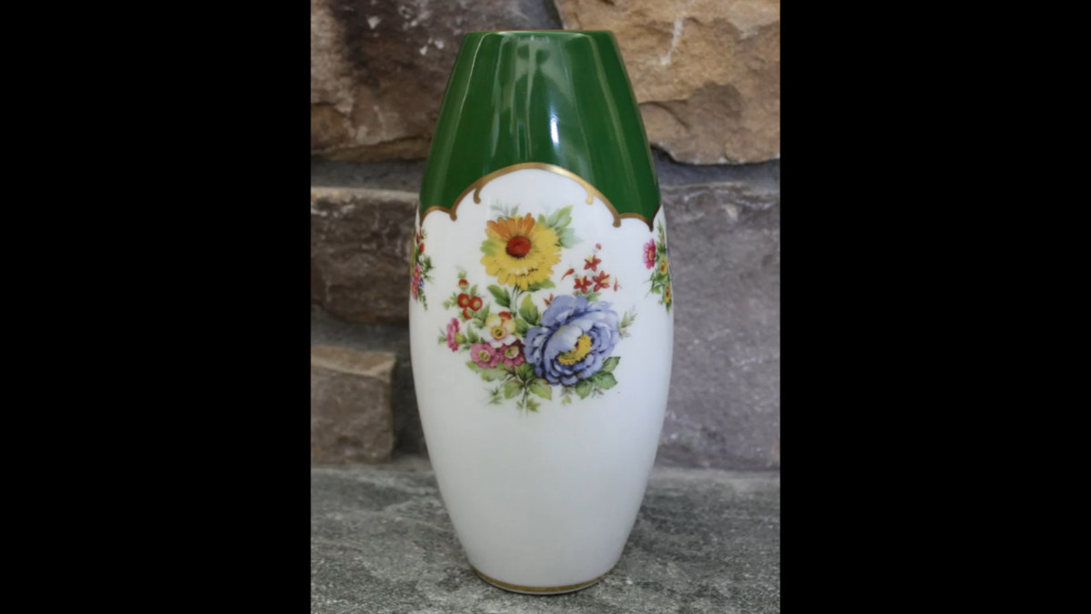 Vintage Waldershof Bavaria Germany, 22K gold, Handarbeit Porcelain  display picture 1