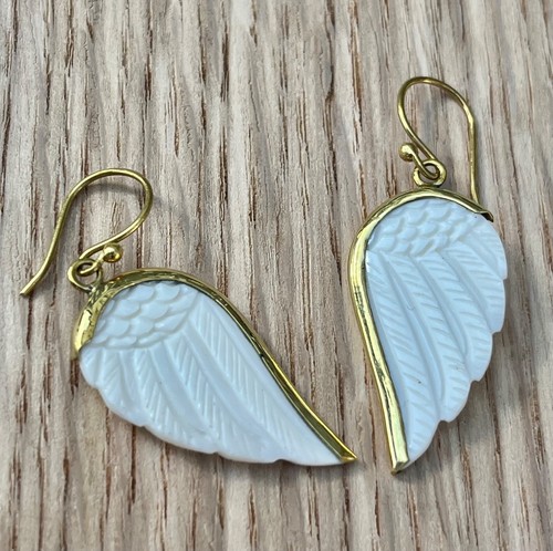 CHERUB Small Carved Bone Cherub Wing Earrings Brass Fixings Hook CB-S3 - Picture 2 of 2
