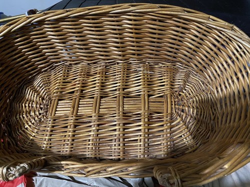 Wicker Sm Dog Bed Classic Design & Durable Perfect For A SmPet Pickup Only.
