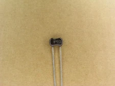 S01029-056 (4 Pc Lot) 562 pf 300 volt 300V +- 1 % silver mica capacitor