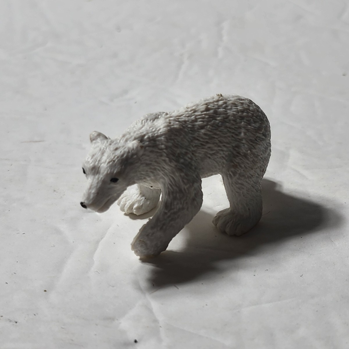 Unbranded mini white Polar Bear figure plastic 1