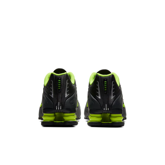Nike Shox R4 'Black Volt lime Green' CW2626-002 GS Boys size 6y or