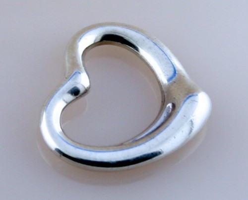 Tiffany & Co. Elsa Peretti Medium Open Heart Pendant in Sterling Silver 925 - Picture 5 of 5