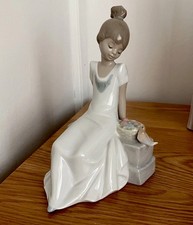 Lladro Stunning Lady Taking To The Bird NAO Summer Time Excellent Condition