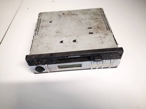 Volkswagen Golf 1996 Autoradio used, Genuine #2528098-46