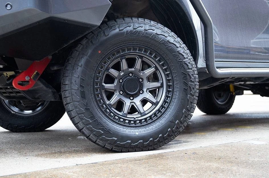 20英寸黑色犀牛印花布车轮适合福特F-150轮辋2015-2025全新20x9 — 第 4/4 张图片