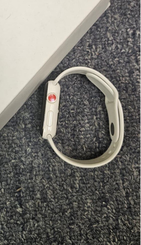 Apple Watch Series 422mm CERAMIC WHITE White Sport Band