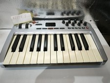 M-AUDIO Oxygen 8 V2 Portable 25 KEY Controlle...