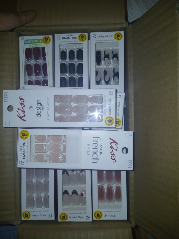 KISS NAIL SETS BOX OF 13