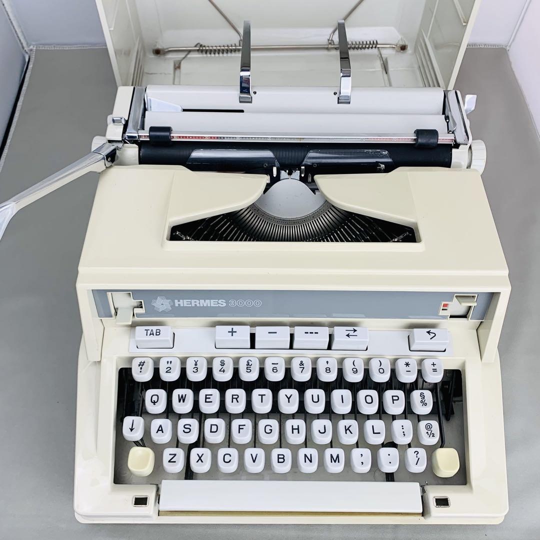 HERMES 3000 S タイプライター Hermes 3000 – Typewriter Review
