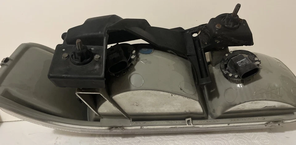 Genuine GM - Chevy Tahoe '00-04 - Left Side Headlight Lamp Assembly - #16524537 - Image 4 of 4