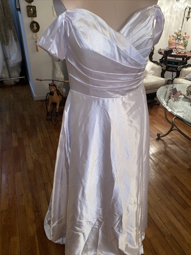 # 128 Size 16 Corset Back Wedding Gown Flutter Sleeves. Elegant. - Picture 11 of 17