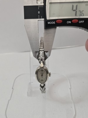 Rare Vintage Benrus Ladies Quartz Watch Diamonds Leaf Runs  display picture 2