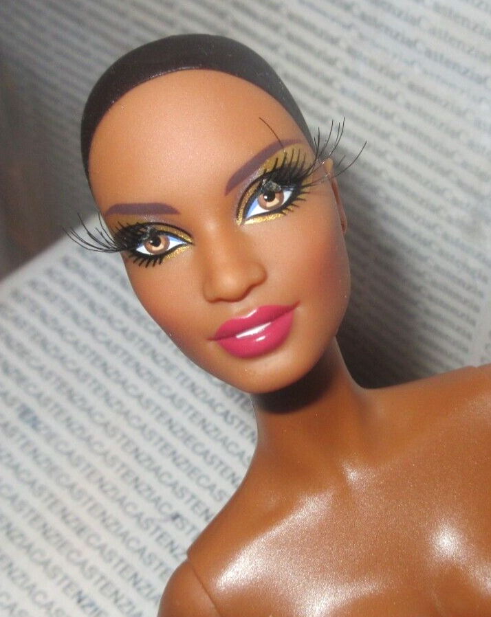 Barbie Looks AA Model Muse et 4 tenues OOAK