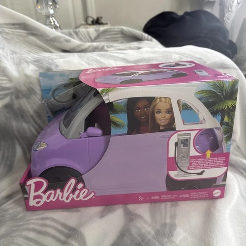 Barbie Accessori per Bambole, Auto Giocattolo Veicolo Elettrico con Stazione di Ricarica, Spina e - Foto 6 di 10