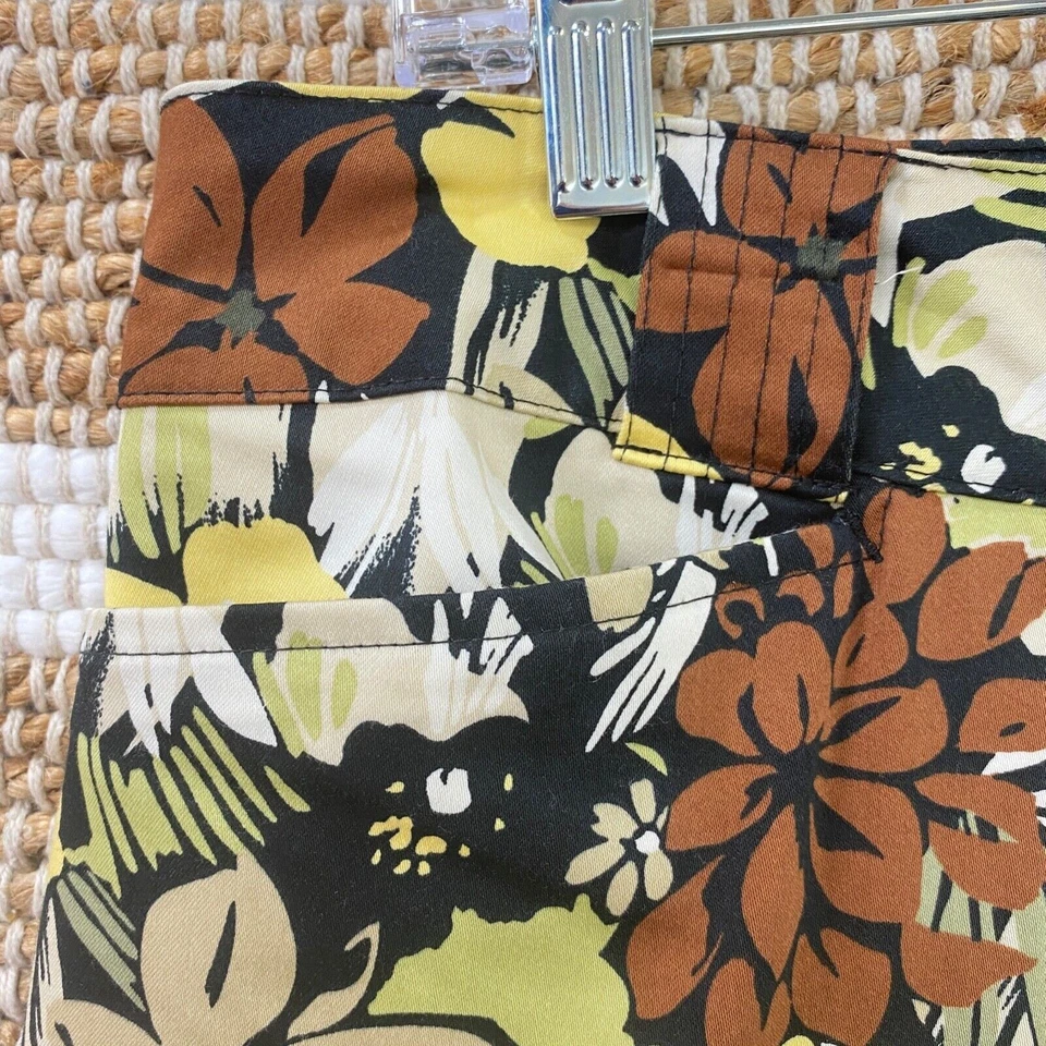 WHITE STAG Petite Women's Capri Pants Size 12P Multicolor Floral Print Stretch - Image 3 of 4