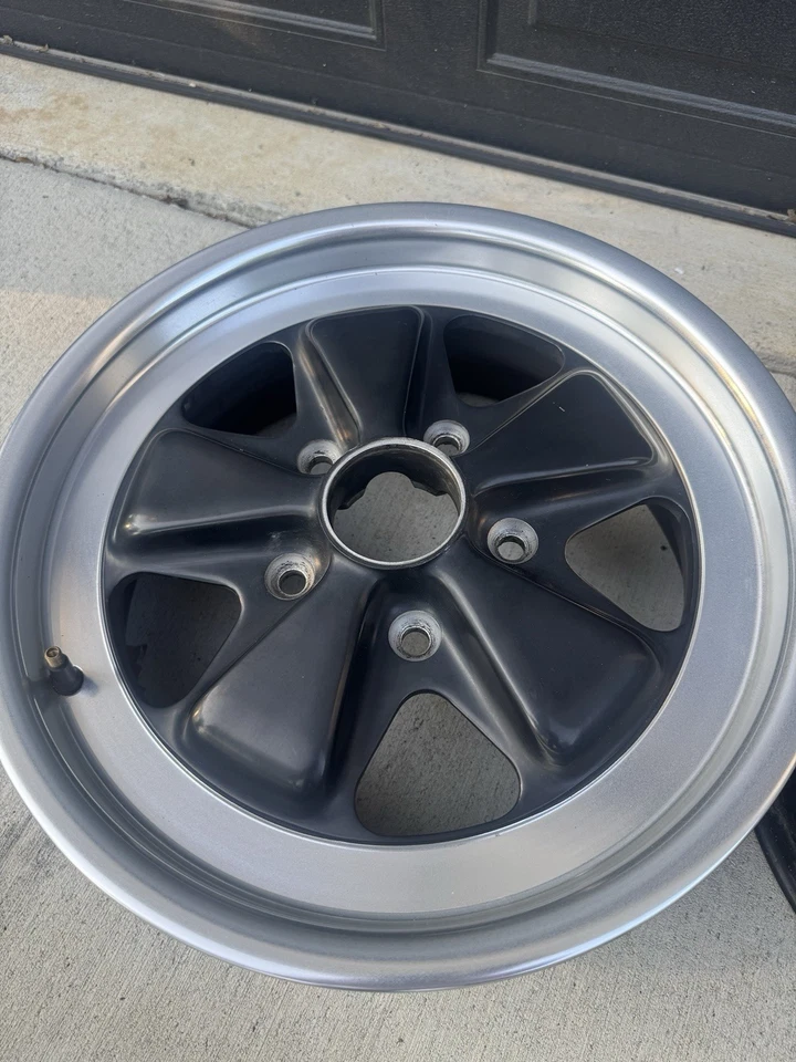 DUAS rodas usadas Porsche 911 86’ FUCHS 6Jx16 91136102044 - Imagem 3 de 4