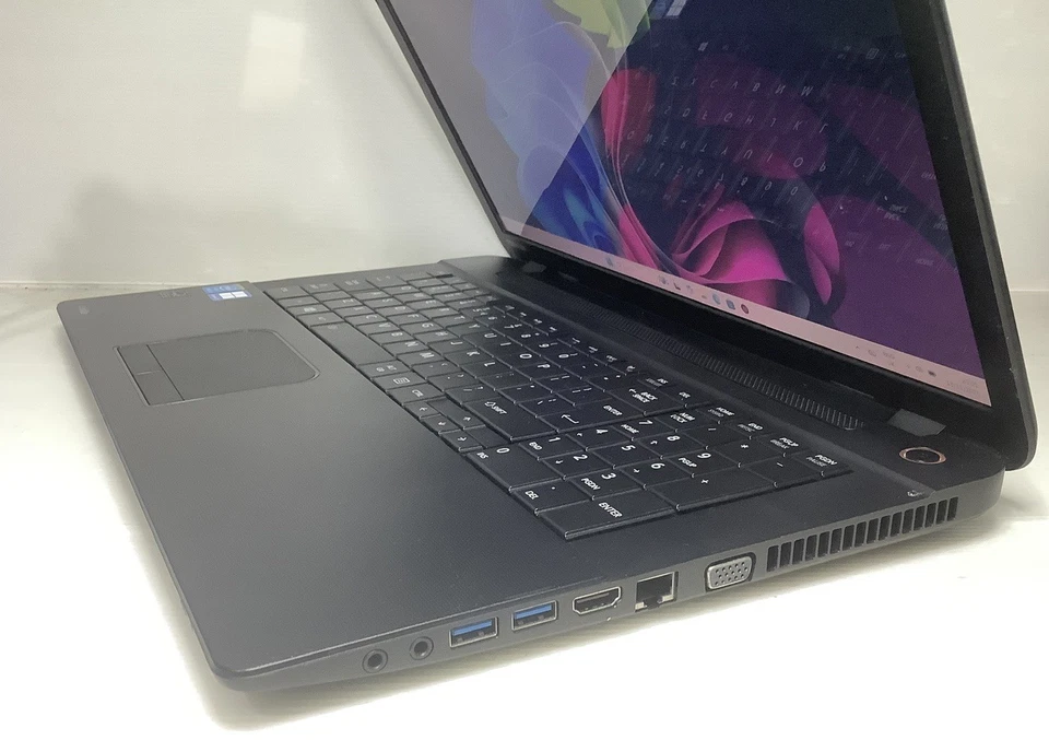 17.3”Toshiba Satellite C70-B-212,INTEL CORE i3@1.70GHz,8GB RAM,240GB SSD,WIN 11  - Image 2 of 4