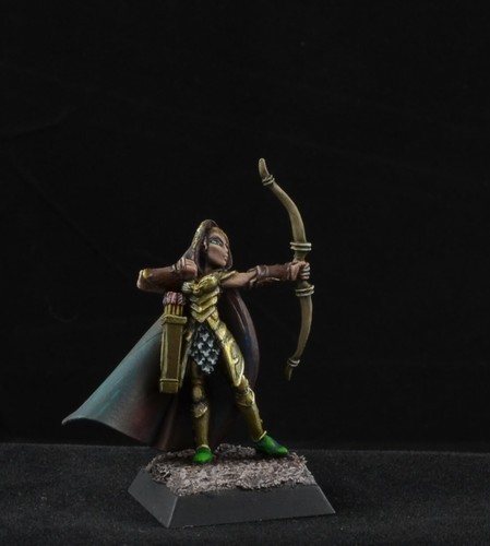 Bemalter weiblicher Bogenschütze von Reaper Miniatures Elf D&D Charakter Ranger - Bild 5 von 5
