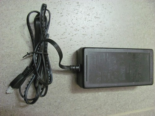 HP Druckernetzteil 100 - 240V AC / 32V DC, 940 mA, 16V 625 mA