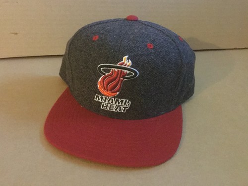 MIAMI HEAT MITCHELL & NESS ELIGE UN SOMBRERO/GORRA AJUSTADA 7 1/2 7 7/8 NUEVO - Imagen 10 de 11