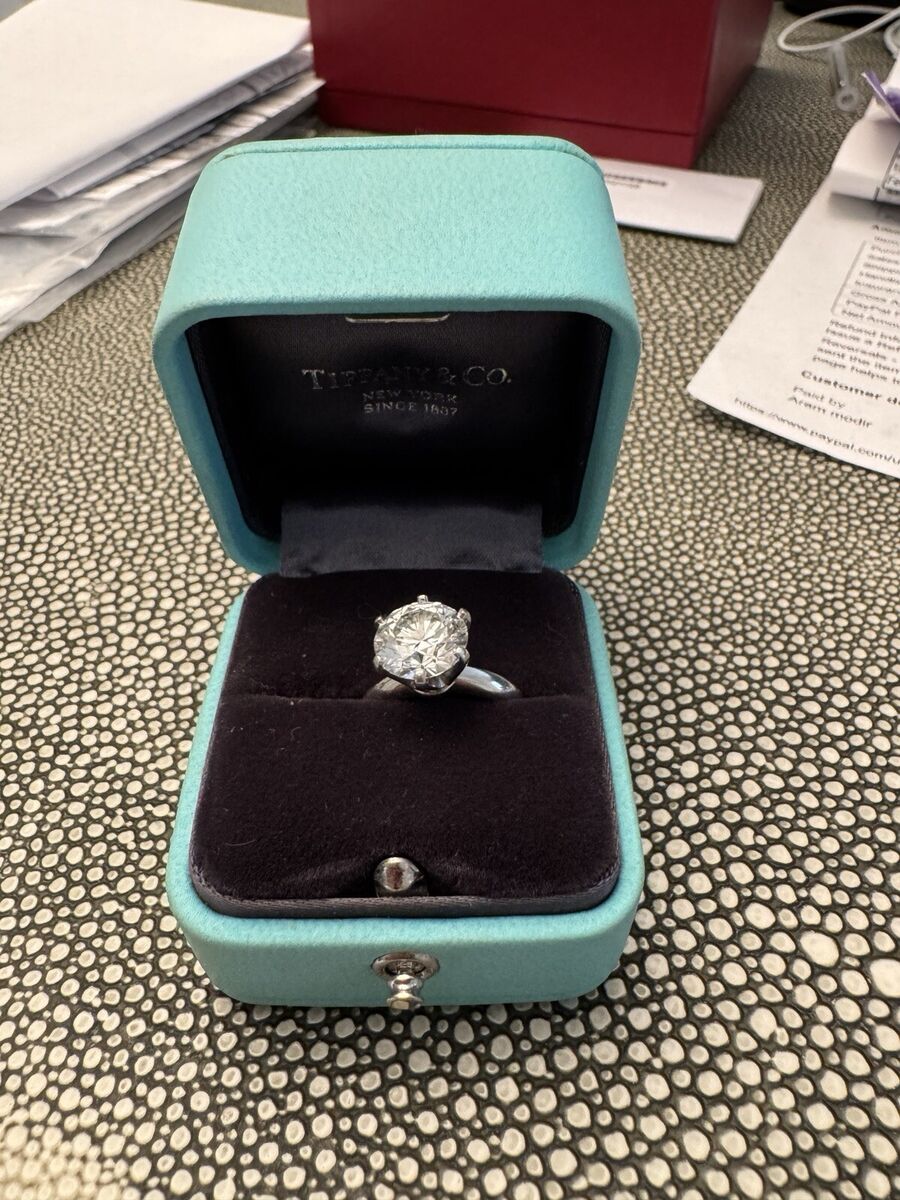 Tiffany & Co 3.24ct G VS1 Round Diamond Solitaire Engagement