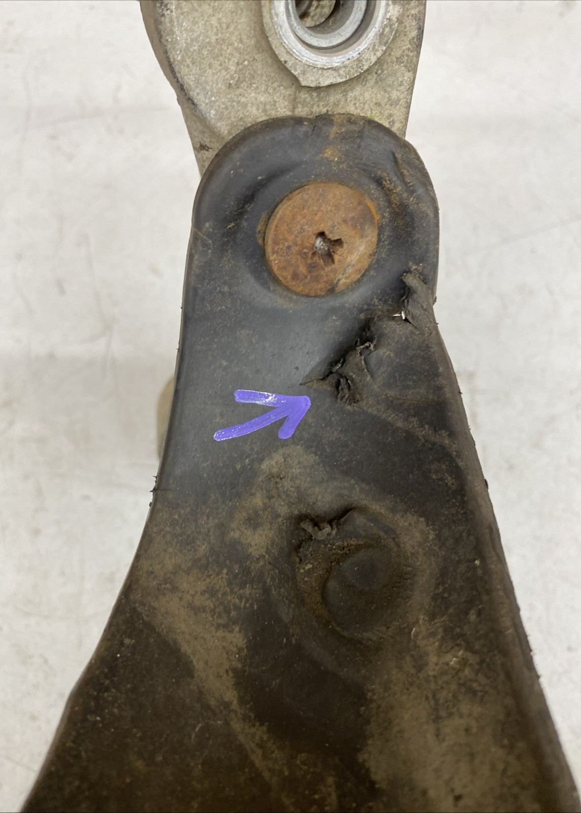 2004-08 Maserati Quattroporte M139 Front Passenger Lower Control Arm 3206581