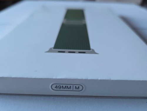 NEW Original MEDIUM (M) Apple Watch 49mm ALPINE LOOP GREEN Band MQE33AMA -SEALED - Zdjęcie 4 z 10