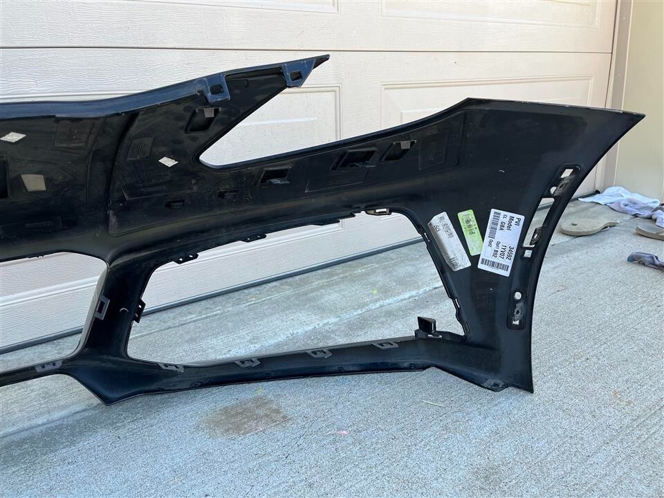 2016-2019 16 17 18 19 Chevrolet Corvette ZR1 Front Bumper OEM