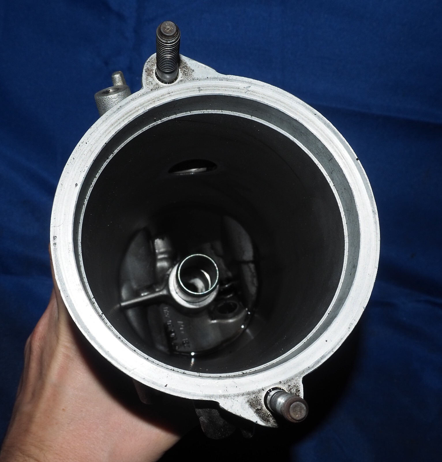 19861991 Mercedes W124 W126 OM603 Engine Oil Filter Housing OEM W