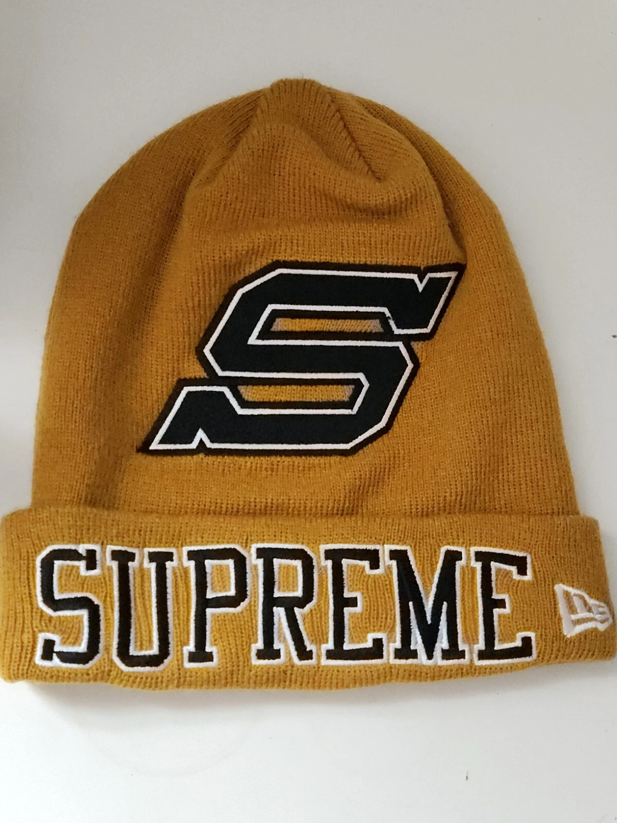 Bonnet FW16 Supreme New Era Big S logo rouge moutarde petite boîte logo