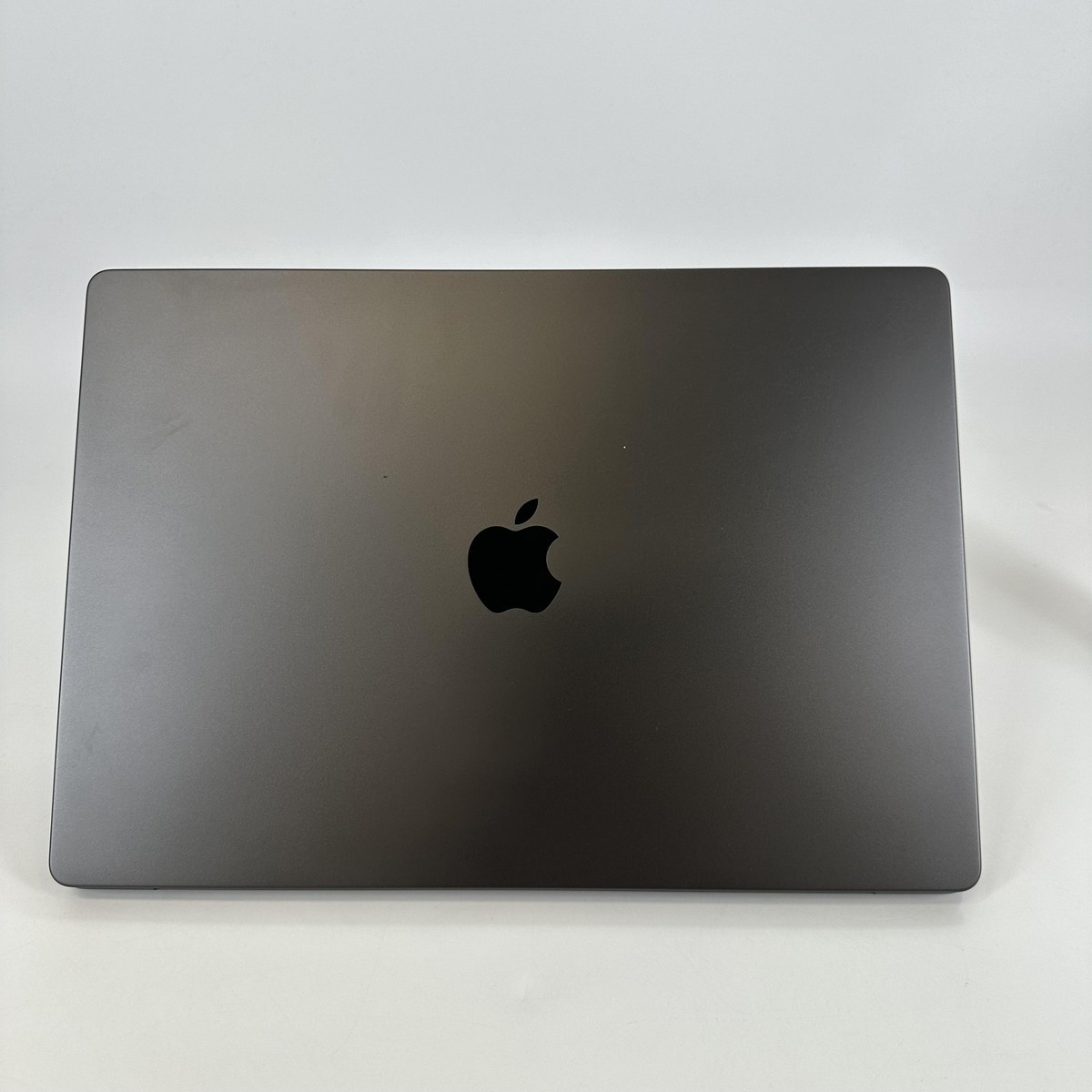 MacBook Pro 16 2024 M4 Max 16-Core CPU 40-Core GPU 48GB 2TB SSD