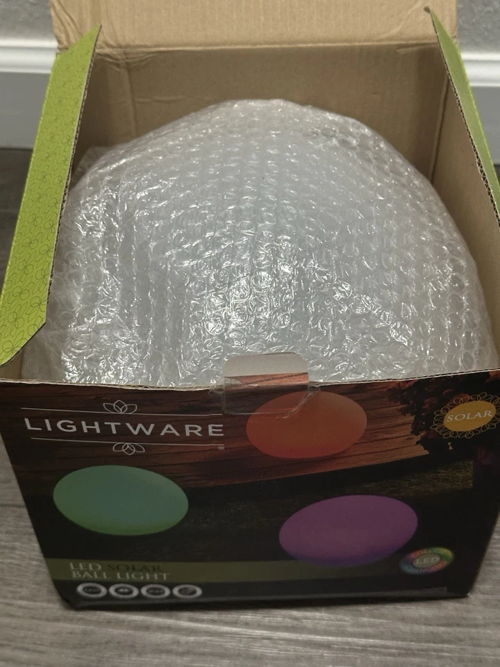 Luz de bola solar LED LightWare Foto 4 de 4