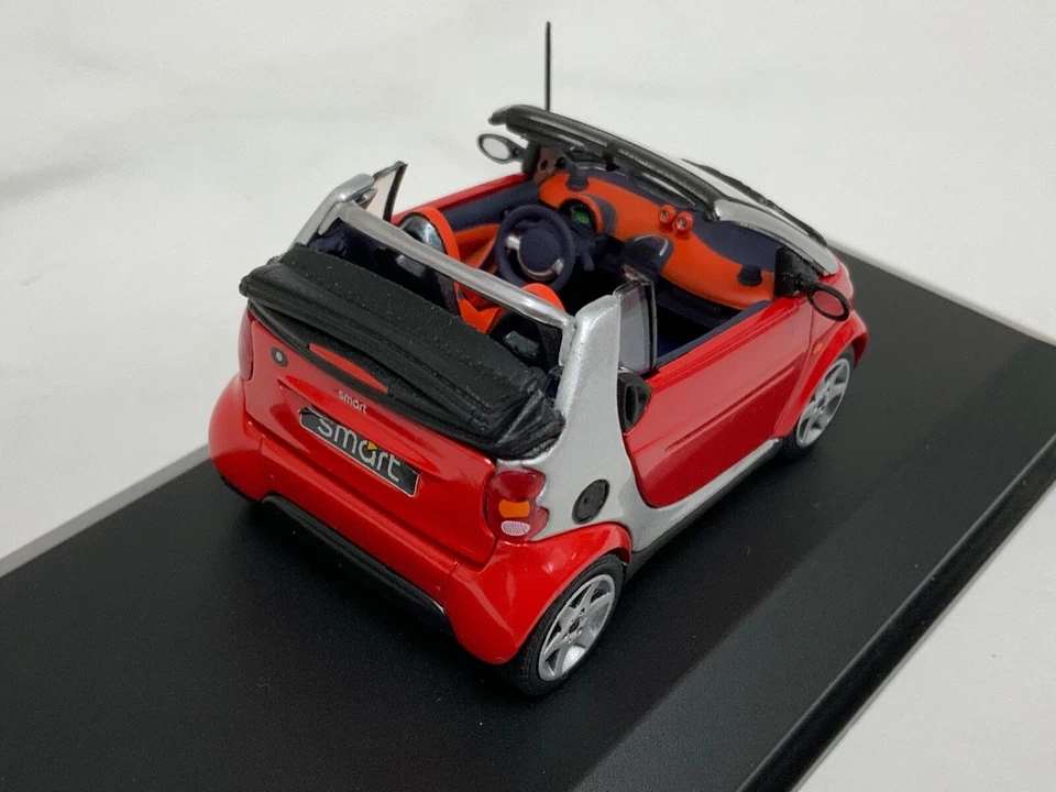 1/43 Minichamps Smart Cabriolet  Mercedes Interchangeable Body  Red dealer ed - Image 4 of 4