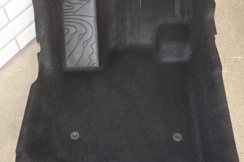 Fisker Ocean One 2023 limpieza interior de alfombra de cabina (Black Abyss) ver fotos - Imagen 4 de 24