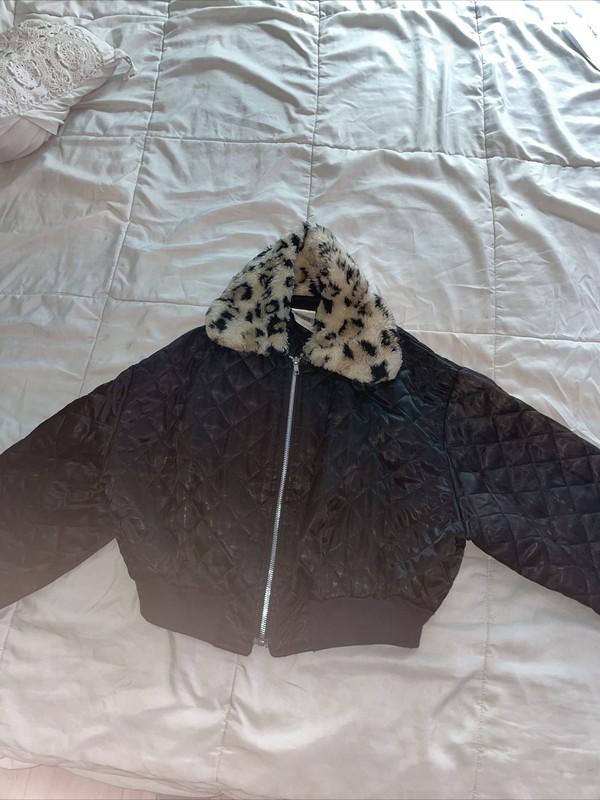 Womens Michelle Black  Short Jacket Size M Leopard Faux Fur Collar