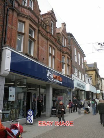 PHOTO WELLWORTHS SOUTH STREET DORCHESTER STILL GOING STRONG AT THE BEGINNING OF - Picture 1 of 1