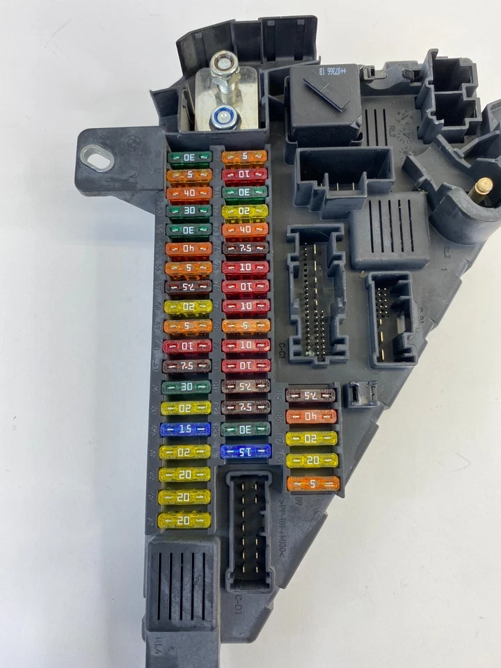 2006-2010 BMW 550i 4.8L AT Rear Trunk Power Distribution Fuse Relay Box OEM - Image 4 of 4