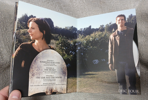Six Feet Under The Complete Series 2001-2005 HBO DVD Gift Set 25 Disc Set - Picture 9 of 24