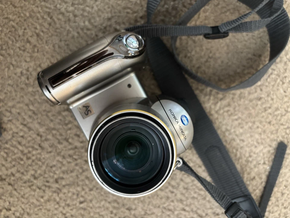 Konica Minolta Dimage Z6 6.0MP Digital Camera Silver Tested Working With Strap - Image 3 of 4