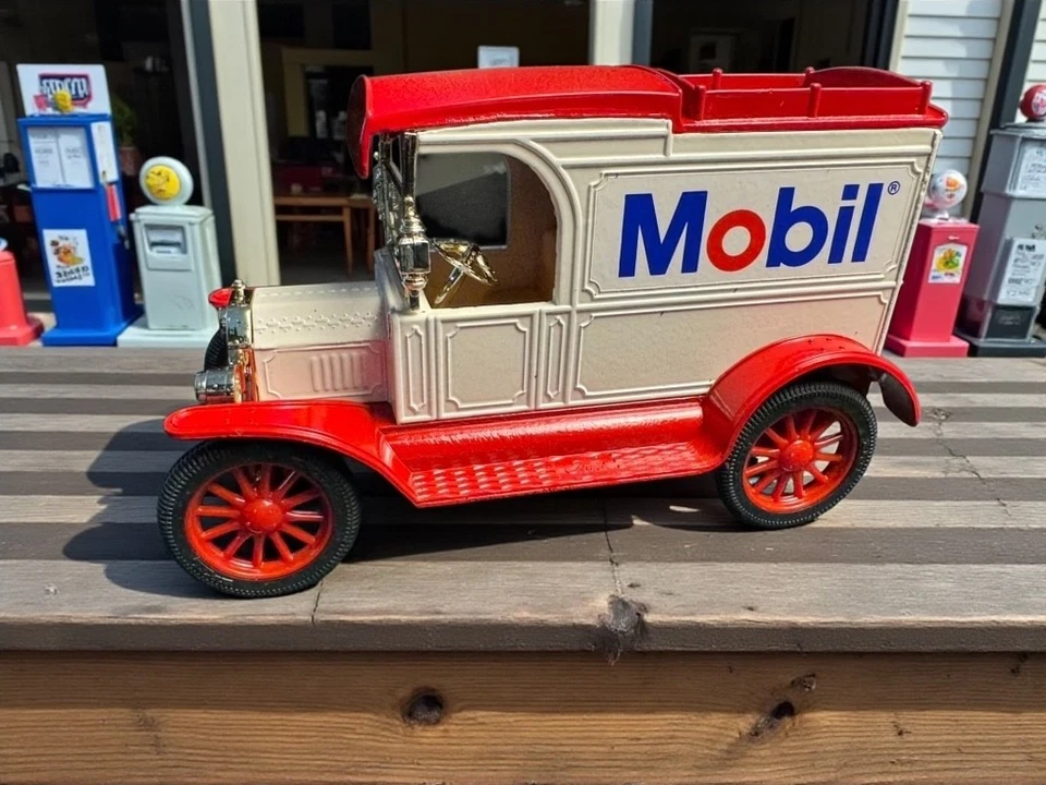 Mobil Motor Oil Transport 1913 MODELO "T" Banco de Entrega ERTL Diecast STOCK# 9743 Foto 2 de 4
