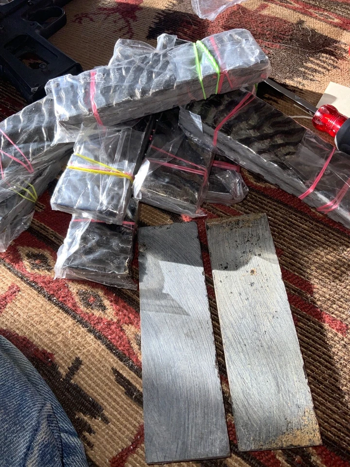 CUCHILLO CUERNO DE BÚFALO MANGO MATERIAL ESCALAS EN BLANCO 5” X 1/2” X 1/4”, Kudu jigged Foto 2 de 3